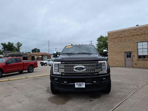 Used 2019 Ford F450 Platinum w/ Platinum Ultimate Package AWD/4WD image 3