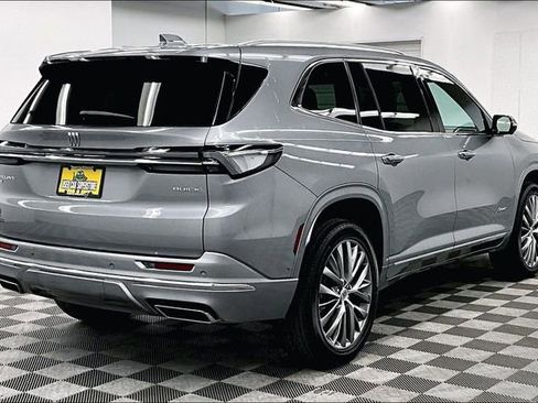Used 2025 Buick Enclave Avenir w/ Super Cruise Package image 13