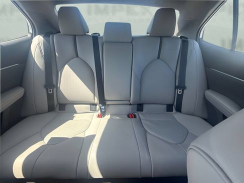 Used 2022 Toyota Camry XSE FWD image 7
