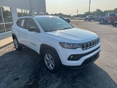 Used 2024 Jeep Compass Latitude AWD/4WD image 3