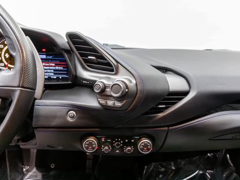 Used 2018 Ferrari 488 GTB image 9