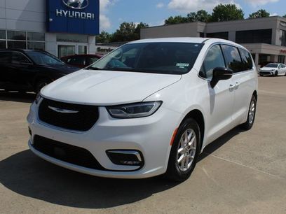 Used 2024 Chrysler Pacifica Touring-L