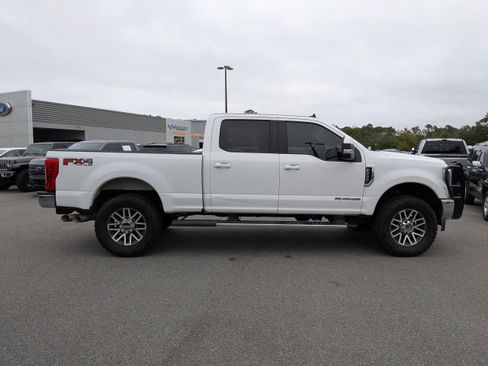 Used 2019 Ford F250 Lariat w/ Lariat Value Package image 3