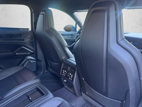 Used 2024 Porsche Cayenne Turbo GT AWD/4WD image 26