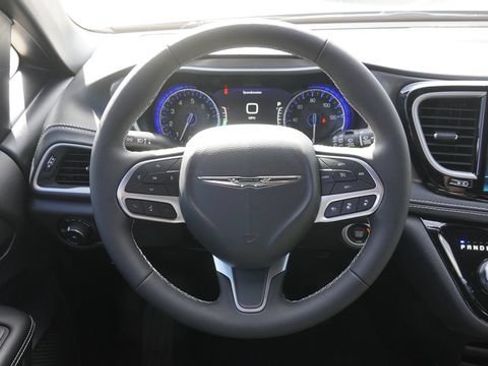 New 2026 Chrysler Pacifica Select FWD image 17