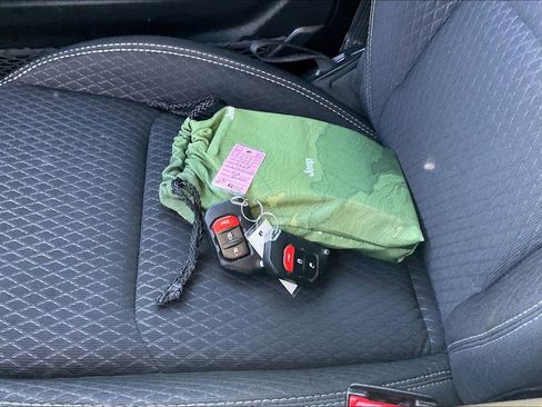 Used 2021 Jeep Wrangler Sport S image 10