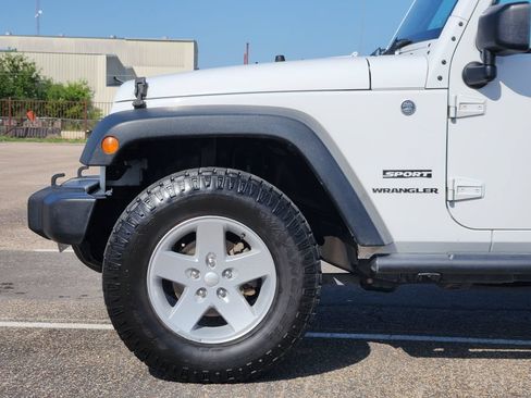 Used 2013 Jeep Wrangler Sport AWD/4WD image 9