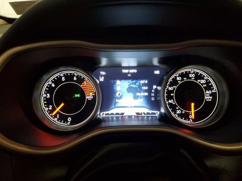 Used 2018 Jeep Cherokee Limited w/ Technology Group AWD/4WD image 16