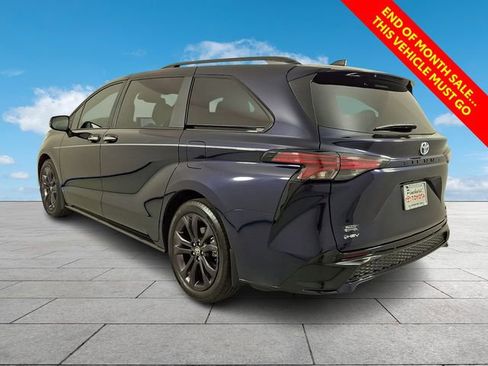 Certified 2025 Toyota Sienna XSE FWD image 5