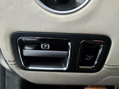 Used 2012 Mercedes-Benz SLS AMG Roadster image 38