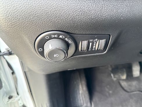 Used 2026 Jeep Compass Limited image 17