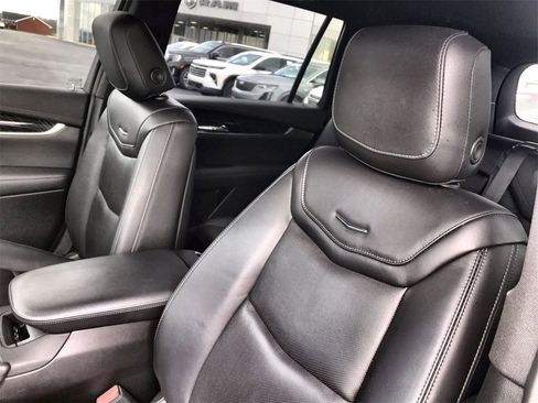 Used 2023 Cadillac XT6 Premium Luxury image 11
