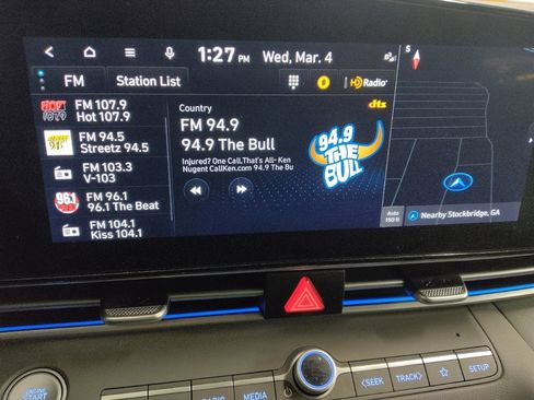 Used 2024 Hyundai Elantra SEL image 25