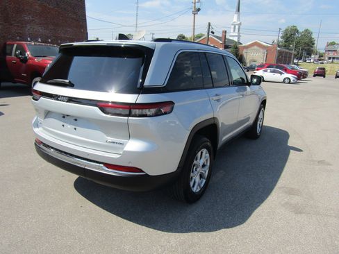 Used 2023 Jeep Grand Cherokee Limited AWD/4WD image 3