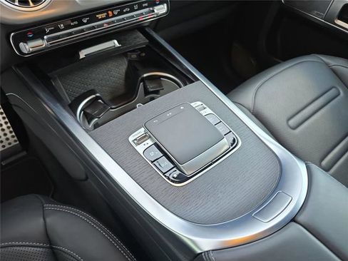 Used 2025 Mercedes-Benz G 550 image 32