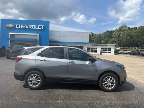 Used 2024 Chevrolet Equinox LS AWD/4WD image 2