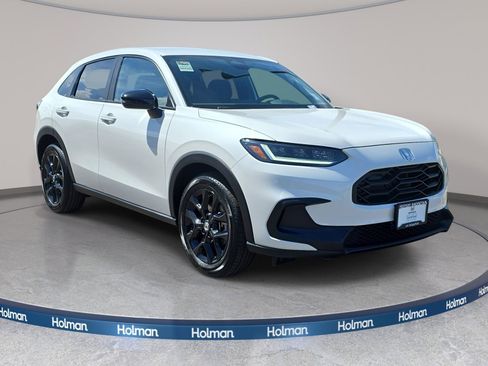 Certified 2025 Honda HR-V Sport image 3