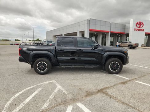 Used 2024 Toyota Tacoma TRD Off-Road AWD/4WD image 7