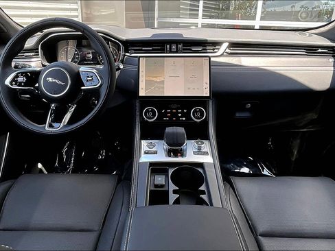 New 2025 Jaguar F-PACE R-Dynamic S image 5