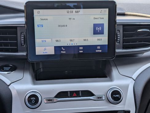 Used 2022 Ford Explorer XLT w/ Equipment Group 202A AWD/4WD image 29