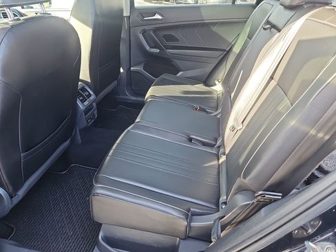 Certified 2022 Volkswagen Tiguan SE image 33