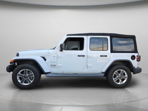 Used 2018 Jeep Wrangler Unlimited Sahara AWD/4WD image 3