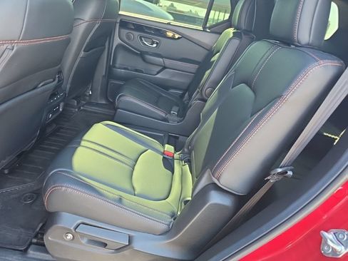 Used 2025 Honda Pilot TrailSport image 15