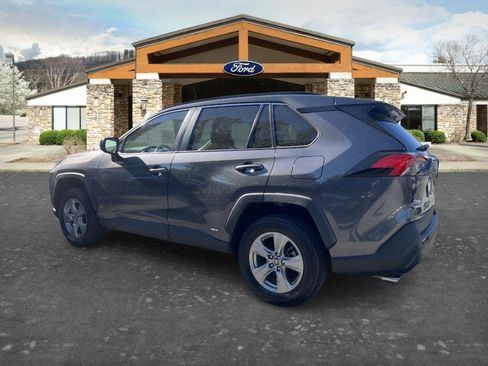 Used 2022 Toyota RAV4 LE AWD/4WD image 6