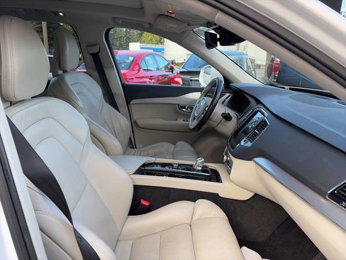 Used 2016 Volvo XC90 T8 Momentum w/ Vision Package image 8