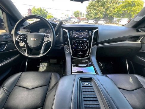 Used 2019 Cadillac Escalade Platinum AWD/4WD image 16