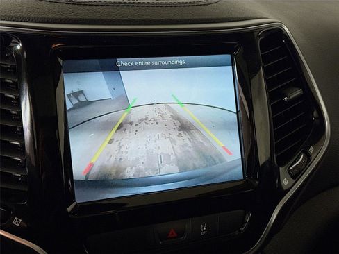 Used 2022 Jeep Cherokee Limited w/ Mopar Interior Package image 15