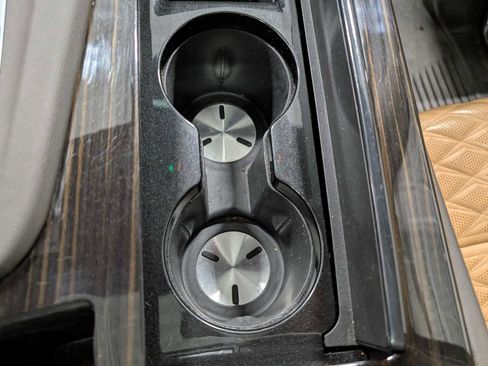 Used 2023 Cadillac Escalade Premium Luxury image 34