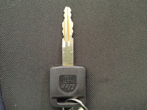 Used 2025 Nissan Versa S FWD image 32