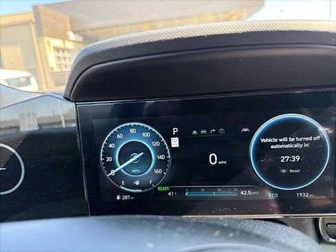 Certified 2025 Hyundai Elantra Limited image 16