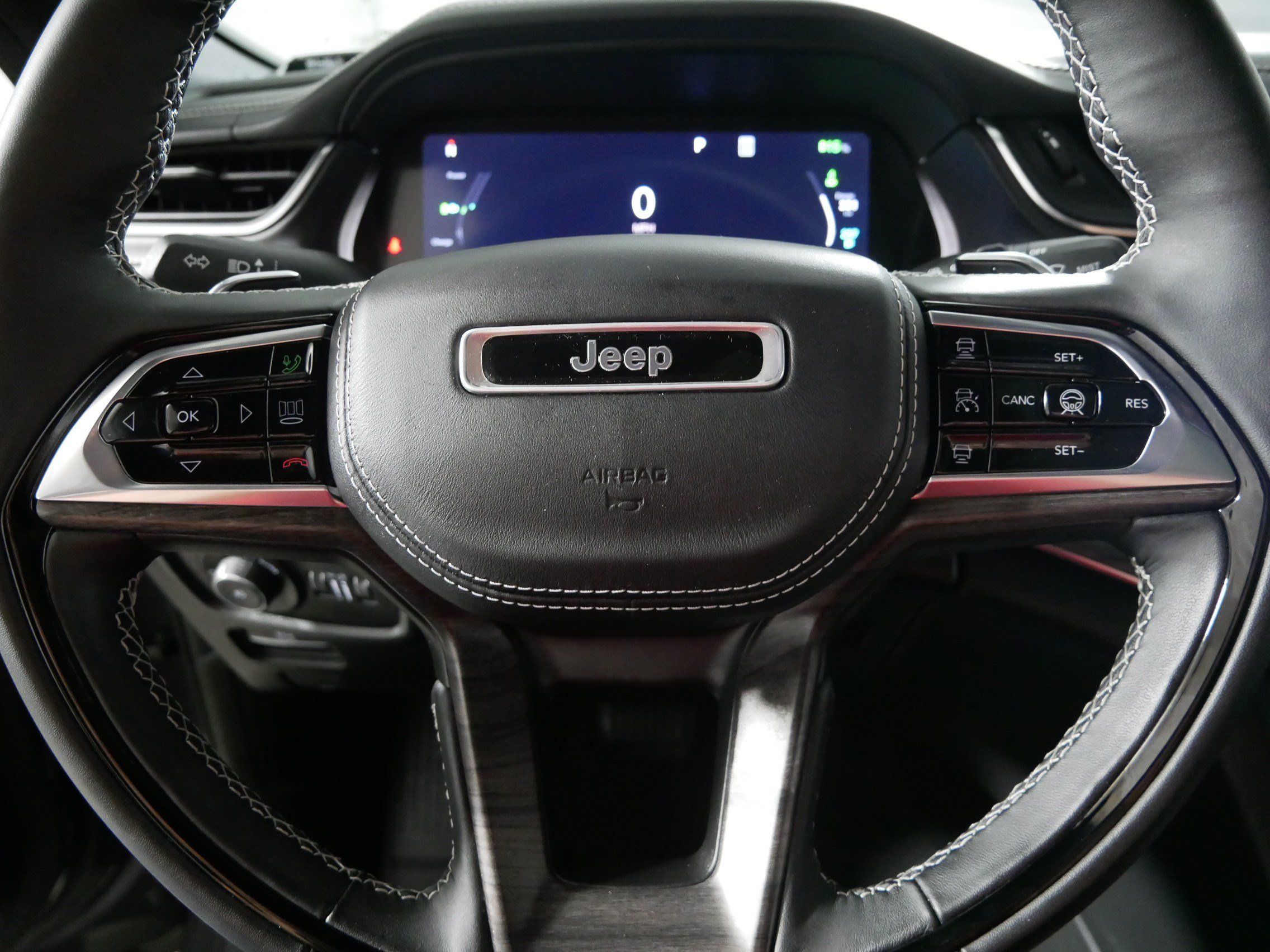 Used 2024 Jeep Grand Cherokee Overland w/ Advanced Protech Group III AWD/4WD image 25
