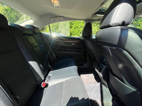 Used 2013 Lexus ES 300h w/ Luxury Pkg FWD image 29