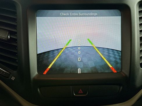 Used 2015 Jeep Cherokee Limited image 22