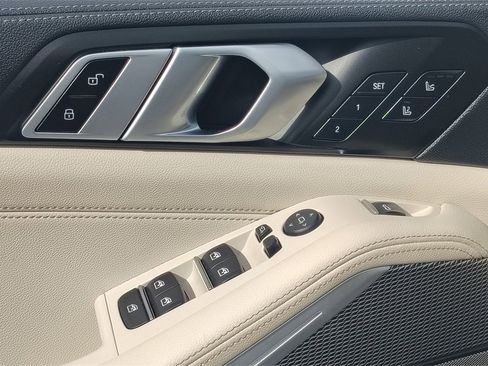 Used 2021 BMW X5 M50i image 9