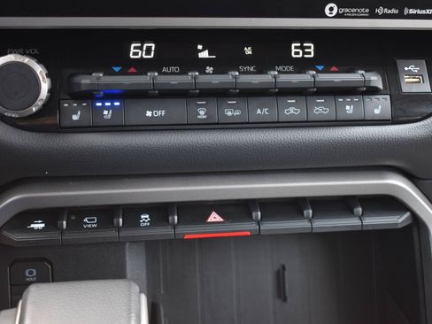 Used 2024 Toyota Tundra Limited AWD/4WD image 12