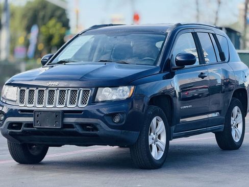Used 2014 Jeep Compass Latitude AWD/4WD image 3