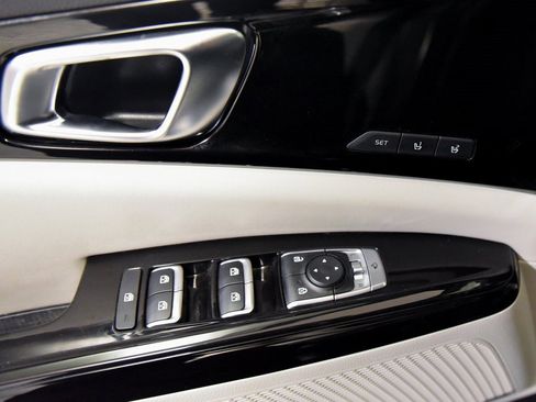 Used 2024 Kia Carnival SX Prestige image 17