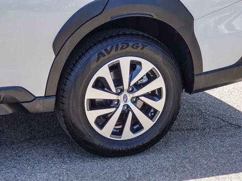 Used 2025 Subaru Outback Premium AWD/4WD image 10