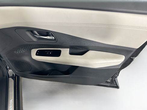 Used 2023 Nissan Ariya FWD image 32