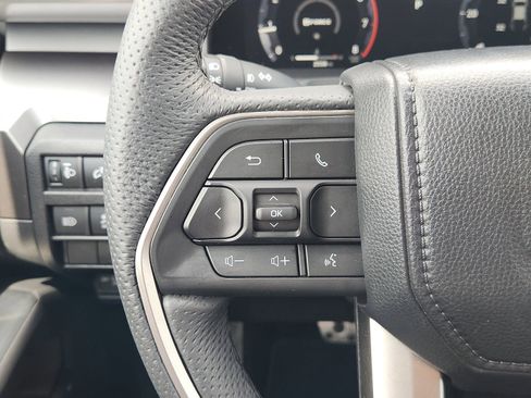 Used 2025 Toyota Tacoma TRD Sport AWD/4WD image 32