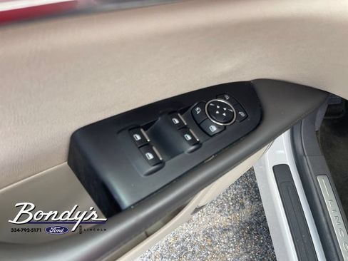 Used 2019 Lincoln Nautilus Premier AWD/4WD image 8