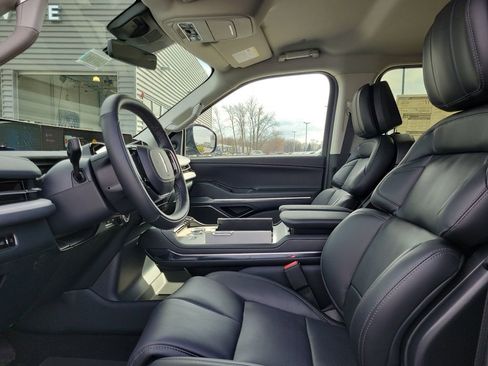 New 2026 Lincoln Navigator L Premier AWD/4WD image 18