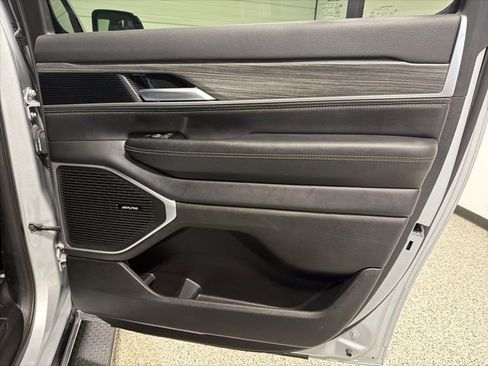 Used 2024 Jeep Wagoneer L Series II w/ Flexible Seating Group image 25