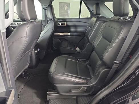 Used 2022 Ford Explorer XLT w/ Equipment Group 202A AWD/4WD image 13