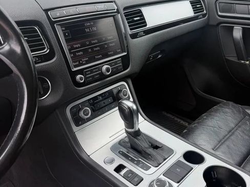 Used 2017 Volkswagen Touareg Wolfsburg Edition AWD/4WD image 19