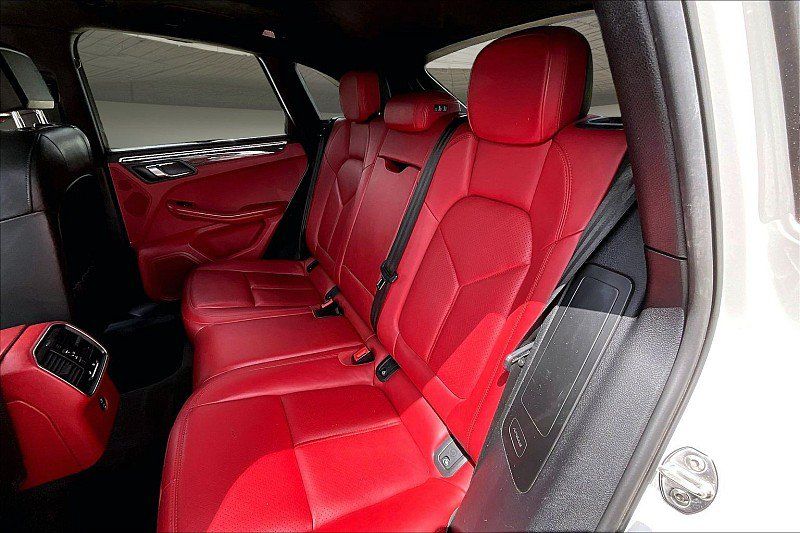 Used 2021 Porsche Macan Turbo w/ Premium Package Plus (PF0) AWD/4WD image 23